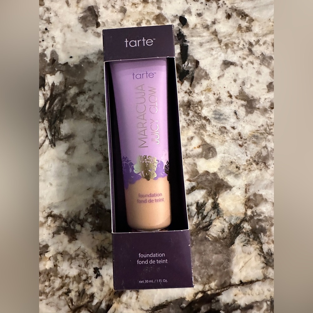 Tarte Maracuja Juicy Glow in Light Beige 22B